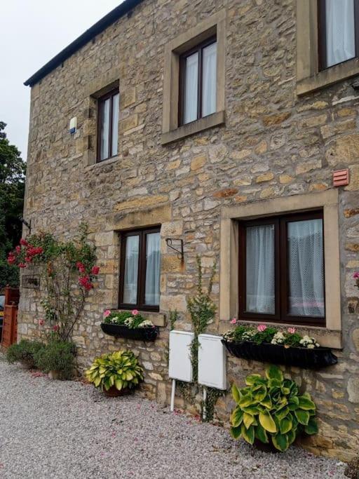 Charming, Wonderfully Cosy One Bedroom Apartment Giggleswick エクステリア 写真